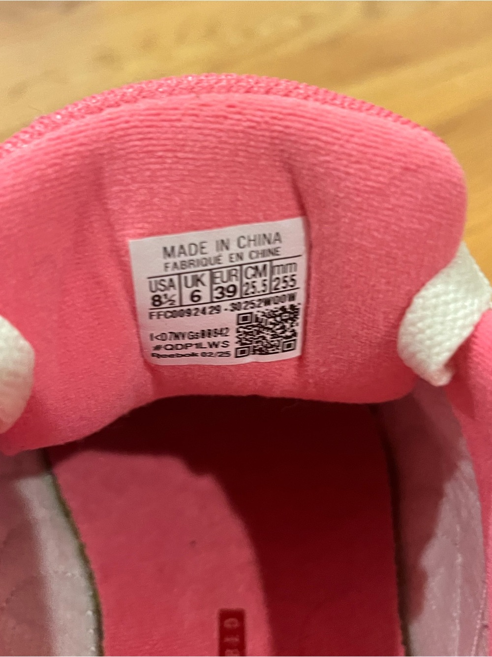 Pink suede Reeboks - Picture 3 of 5